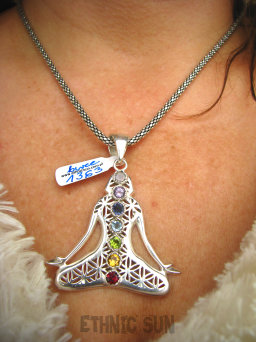 bwee1363 DUŻY  przepiękny  UNIKATOWY 5,4 cm szeroki 4,4 PIĘKNY Amulet UZDRAWIAJĄCY CZAKRY Wisior 7 czakr JOGA MEDYTACJA Kamień Księżycowy, Ametyst, Indygolit, Blue Topaz, Oliwin, Cytryn, Granat SREBRO 925 #