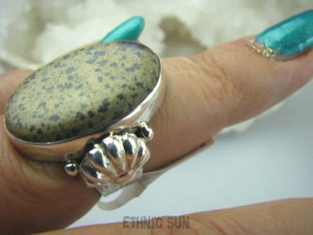 bpe5851 Egzotyczny Pierścień Wielobarwny Jaspis Dalmatyńczyk - PIENIĄDZE I DOBROBYT r.13 Mały Rozmiar, szeroka, zdobiona obrączka Srebro 925 #