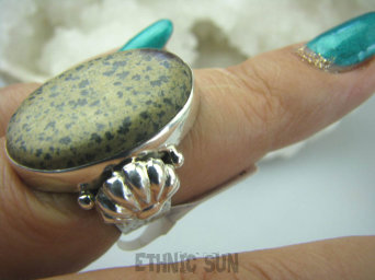 bpe5851 Egzotyczny Pierścień Wielobarwny Jaspis Dalmatyńczyk - PIENIĄDZE I DOBROBYT r.13 Mały Rozmiar, szeroka, zdobiona obrączka Srebro 925 #