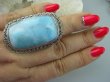 bpe5636 WIELKI 5 cm, 35 gramów Niebiański Pierścień RZADKI Anielski kamień LARIMAR - stawy, serce lęki , otwiera czakrę gardła r.19/ r.20 Srebro 925 # - 3
