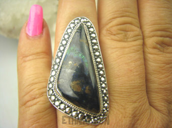 bpe7995 ALEŻ PIĘKNY ma w sobie to coś elegancje i unikatowość Wielobarwny CUD NATURY czarno-granatowo-zielony 4,2 cm DUŻY Okaz Pierścień naturalna CHRYZOKOLA I AZURYT r.18 Srebro 925 #