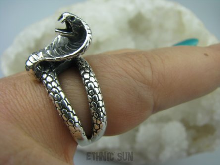 bpe5759 Piękna królewska KOBRA !!!! WĄŻ - AMULET na Miłość Sex i Pieniądze Pierścień ze srebra r.17 Srebro 925 #