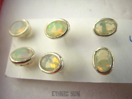 bkee996 Klasyczne piękne Kolczyki na Sztyft CUDOWNY Opalizujący Opal z Etiopii Rozwija intuicję i kreatywność Lśniące Srebro 925