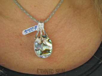 bwee2327 Cudnej urody Wisior Zawieszka Wielobarwna Muszla Paua mieniąca się niczym pawie pióra Srebro 925