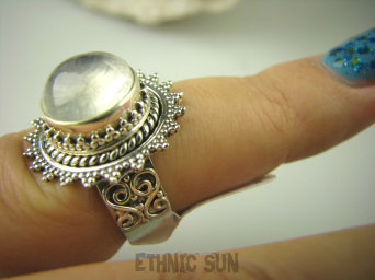 bpe6643 Egzotyczna Piękność - Cudowny Pierścień Przeświecający KAMIEŃ KSIĘŻYCOWY r.13 Srebro 925 #