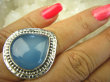 bpe8188 Błękitne Cacko Niebieski WSPANIAŁY Pierścień CHALCEDON (TARCZYCA) r.17 egzotycznie zdobione Srebro 925 # - 3