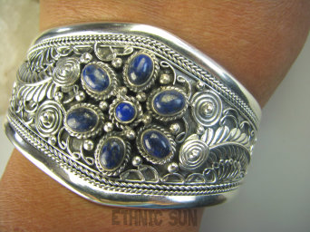 bb3148 Nepalska Piękność Biżuteria Orientalna NIEZWYKŁA OGROMNA 76 gramów !!!! SZEROKA Otwarta BRANSOLETA Lapis Lazuli, Orle Pióro Indian Nawaho Srebro 925 #