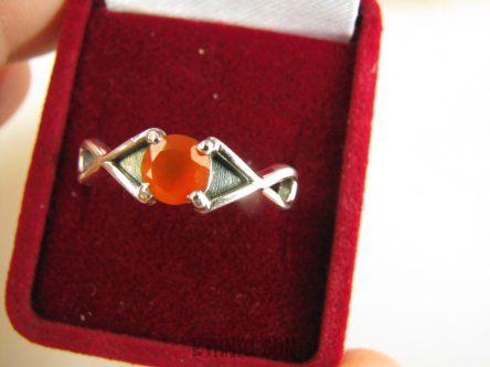 bpee4195 Delikatny śliczny Pierścień Pierścionek OBRĄCZKA naturalny szlifowany czerwony Onyks r.21 Srebro 925