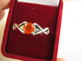 bpee4195 Delikatny śliczny Pierścień Pierścionek OBRĄCZKA naturalny szlifowany czerwony Onyks r.21 Srebro 925