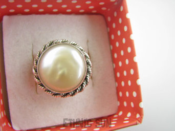 bpee4453 RARYTAS naturalna hodowlana opalizująca PERŁA BIWA Elegancki Pierścionek Pierścień z DUŻA perłą r.17 Srebro 925 #