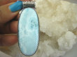 bwe3387 ZJAWISKOWY WISIOR Gigant DŁUGI 6.5 cm !!!! Duży 26 gramów !!! Naturalny rzadki kamień LARIMAR kamień ANIELSKI czakra gardła SREBRO 925 # - 5