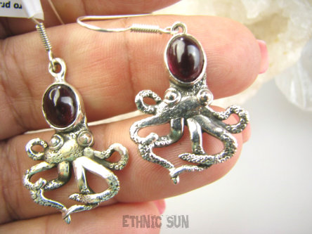 bke1190 Figlarne i przepiękne Ośmiorniczki cudowne kolczyki Ośmiornica - symbolizuje kreatywność, Granaty SREBRO 925