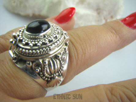 bpe4899 Bogato Zdobiony Piękny Sekretnik UNIKAT !!! Otwierany Pierścień na zdjęcia lub marzenia Onyks r.16/r.17 Srebro 925 #