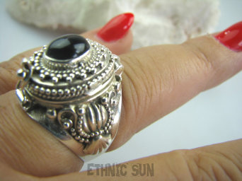 bpe4899 Bogato Zdobiony Piękny Sekretnik UNIKAT !!! Otwierany Pierścień na zdjęcia lub marzenia Onyks r.16/r.17 Srebro 925 #