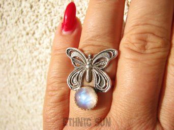 bpe9053 CUDO FILIGRAN! Ażurowy MOTYL - Symbol Miłości Szczęścia i Radości Pierścień, Pierścionek Kamień Księżycowy r.18 Srebro 925