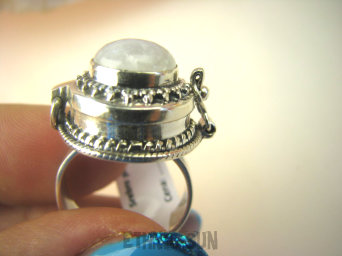 bpe8462 Piękny Sekretnik UNIKAT !!! Otwierany Pierścień Pierscionek na zdjęcia Kamień Księżycowy r.18 Srebro 925 #