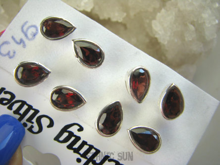 bkee943 Klasyczne Krople Kolczyki na Sztyft Bordowe Granaty - kamienie namiętności Lśniące Srebro 925