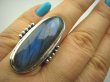 bpe4112 GRECKA BOGINI !!!! Duży Długi 3,9 cm OKAZ Pierścień  Niebiesko Seledynowy w paseczki Labradoryt Spektrolit - kamień Zorzy Polarnej r.20 Srebro 925 # - 4