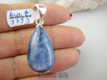 bwe3793 RZADKOŚĆ Intrygujący Piękny Wisior Niebiesko - Srebrny, Iskrzący Kamień Kianit (KYANIT) w pięknie zdobionej oprawie Srebro 925 #