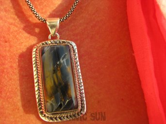 bwe2826 RZADKOŚĆ !!! Piękny UNIKAT Długi Wisior Iskrzący PIETERSYT z Namibii - Kamień Burzy lśniące Srebro 925 #